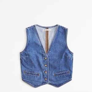NWT Abercrombie and Fitch Mara Denim Vest. Med wash XL